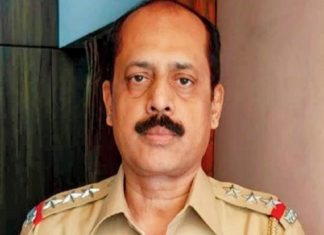 അംബാനിക്ക് ബോംബ് ഭീഷണി; സച്ചിൻ വാസെയെ സർവീസിൽ നിന്ന് പുറത്താക്കി Sachin-Vaze