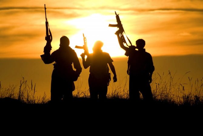 ബംഗ്ളാദേശ് അതിർത്തിയിൽ നുഴഞ്ഞുകയറ്റം തടയാൻ ഇന്ത്യ; കാവൽക്കാർ പാമ്പും മുതലയും bangladesh