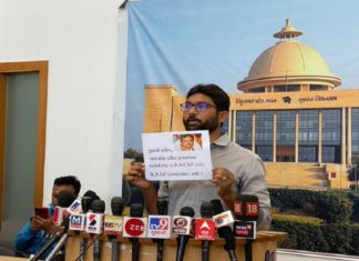 ജിഗ്നേഷ് മേവാനിയെ നിയമസഭയിൽ നിന്ന് പുറത്താക്കി jignesh
