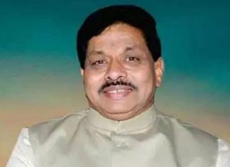 മുൻ കേന്ദ്രമന്ത്രി ദിലീപ് ഗാന്ധി കോവിഡ് ബാധിച്ച് മരണപ്പെട്ടു dilip-gandhi