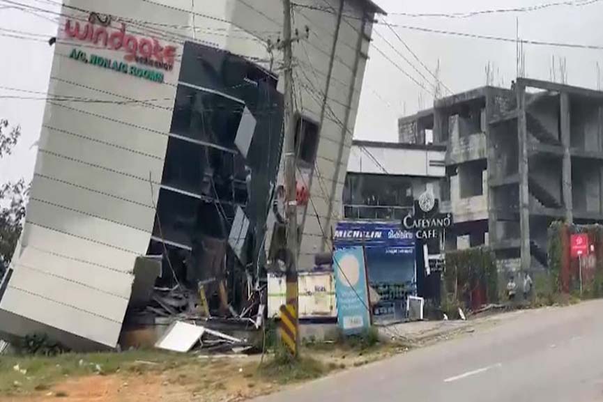 vellaramkunn lorry crashing