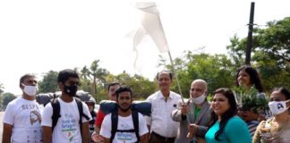 അഭയാര്ഥികള്ക്ക് ഐക്യദാര്ഢ്യം; കാൽ നടയാത്രയുമായി യുവാക്കൾ