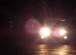 ഡിം ലൈറ്റ് മാത്രമേ ഉപയോഗിക്കാവൂ; രാത്രിയിൽ വാഹനം ഓടിക്കുന്നവർക്ക് മുന്നറിയിപ്പുമായി കേരളാ പോലീസ്