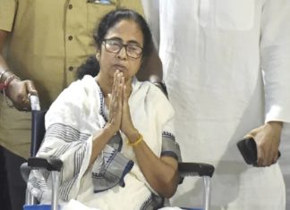 Days After Leg Injury, Mamata Banerjee To Lead Roadshow On Wheelchair