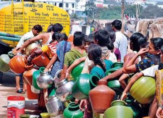 ജലവിതരണം മുടങ്ങിയിട്ട് മാസങ്ങൾ; പ്രതിഷേധ പ്രകടനം നടത്തി വ്യാപാരികളും പ്രദേശവാസികളും water-shortage