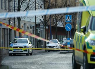 സ്വീഡനിൽ കത്തിയാക്രമണം; 8 പേർക്ക് പരിക്ക്, ഭീകരാക്രമണമെന്ന് സംശയം knife attack in Sweden