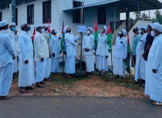 District President CK Hassainar Saqafi hoisting the Flag on the 68th founding day of SYS