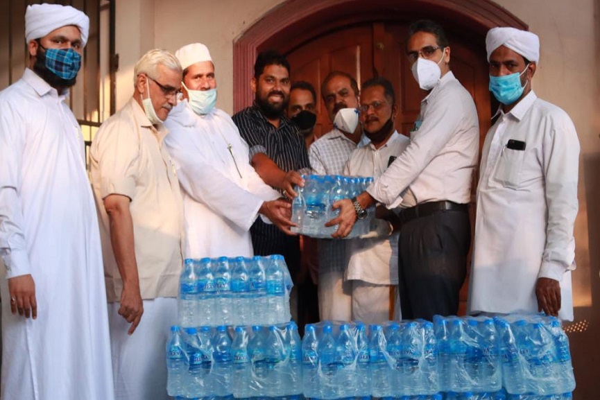 Kerala Muslim Jamaat distributed 5000 bottle drinking water Kerala Muslim Jamaat distributed 5000 bottle drinking water