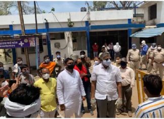 ‘അടികിട്ടും’; അമ്മക്ക് ഓക്സിജൻ ആവശ്യപ്പെട്ട മകനോട് കേന്ദ്രമന്ത്രിയുടെ ഭീഷണി