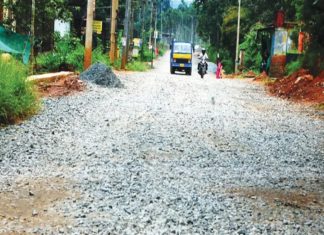 വേനൽമഴ; മലയോര റോഡുകളിലെ യാത്രാദുരിതം തുടരുന്നു