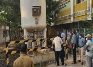 തമിഴ്നാട്ടിൽ ഓക്സിജൻ കിട്ടാതെ രോഗികൾ മരിച്ചെന്ന് ആരോപണം; പ്രതിഷേധം tamilnadu- covid death