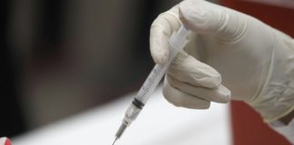 കാലി സിറിഞ്ചുമായി വാക്സിന് കുത്തിവെപ്പ്; സൗദിയിൽ ഡോക്ടര് അറസ്റ്റിൽ vaccine froud