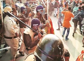 ബംഗാൾ തിരഞ്ഞെടുപ്പ്: പരക്കെ അക്രമം; നാല് പേര് കൊല്ലപ്പെട്ടതായി റിപ്പോർട് bengal-BJP-police-clash