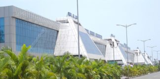 വിമാന താവളത്തിന് പുറത്തെത്തിച്ച സ്വർണം ടോൾ ബൂത്തിന് സമീപം പിടികൂടി karipur