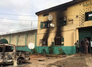 നൈജീരിയയിൽ ജയിൽ ആക്രമിച്ച് 1,800 തടവുകാരെ രക്ഷപ്പെടുത്തി