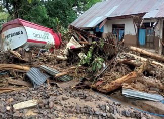 ഇന്തോനേഷ്യയില് മിന്നല് പ്രളയം, മണ്ണിടിച്ചിൽ; നൂറിലേറെ ആളുകൾ മരിച്ചു, നിരവധിപേരെ കാണാതായി Indonesia_flood