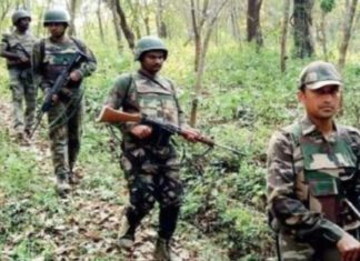 മാവോവാദി ആക്രമണം; സൈനികരെ രഹസ്യവിവരം നൽകി കെണിയിൽ പെടുത്തിയെന്ന് സൂചന