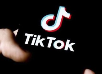 Threatened young woman with tik tok
