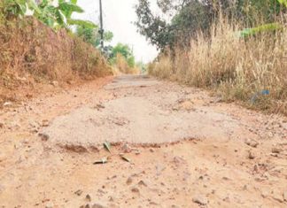 ആനക്കര ഹൈസ്കൂൾ- പോട്ടൂർ മലേഷ്യ ബിൽഡിങ് റോഡ് പൊട്ടിപ്പൊളിഞ്ഞു; യാത്രാദുരിതം