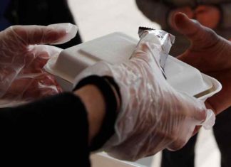 കോവിഡ് രോഗികൾക്ക് അന്നമൂട്ടി മലപ്പുറത്തെ മസ്ജിദ്