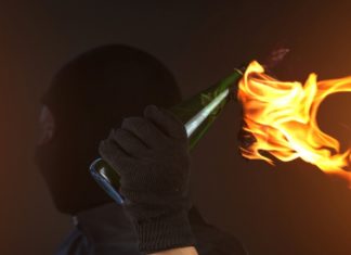 ശ്രീനിവാസൻ വധക്കേസ്; പ്രതിയുടെ വീടിന് നേരെ പെട്രോൾ ബോംബാക്രമണം Petrol-Bomb