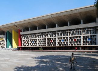 സ്വകാര്യ മേഖലയിൽ 75% സംവരണം; ഹരിയാനയിലെ തൊഴിൽ നിയമം റദ്ദാക്കി punjab-and-haryana-high-court