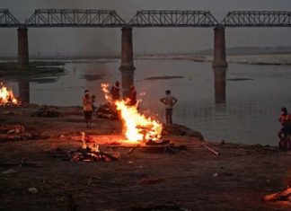 ഗംഗയിൽ മൃതദേഹങ്ങൾ വലിച്ചെറിയരുത്; സംസ്ഥാനങ്ങൾക്ക് കേന്ദ്രത്തിന്റെ നിർദ്ദേശം