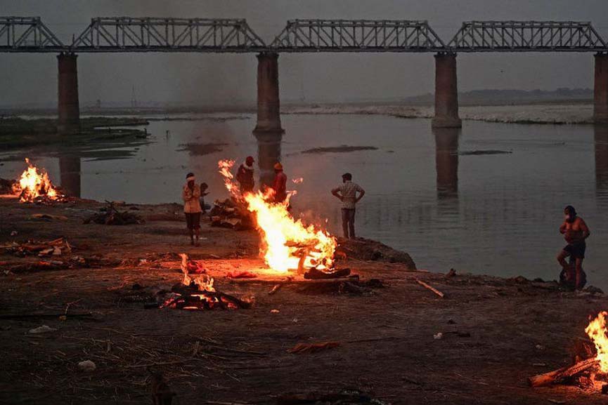 dead bodies found in river ganga