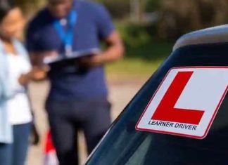 കോവിഡ് രോഗി ഭാര്യയെ ഡ്രൈവിങ് പഠിപ്പിക്കാനിറങ്ങി; കേസെടുത്ത് പോലീസ്