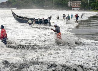 ടൗട്ടെ ചുഴലിക്കാറ്റ്; ലക്ഷദ്വീപിൽ ശക്തമായ കാറ്റും മഴയും തുടരുന്നു lakshadweep
