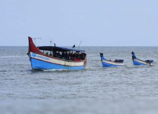 കൊച്ചിയിൽ നിന്ന് പുറപ്പെട്ട മൽസ്യബന്ധന ബോട്ട് മുങ്ങി; തൊഴിലാളികളെ കാണാതായി boat sank lakshadweep