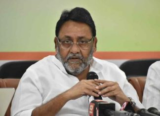 വാക്സിൻ കിട്ടാനില്ല; രണ്ടാം ഡോസിനായി കാത്തു നില്ക്കുന്നത് 12 ലക്ഷം പേര്; നവാബ് മാലിക്