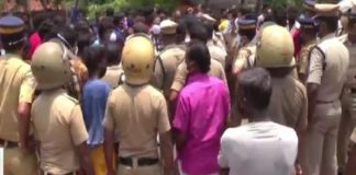 ബേക്കലിൽ പോലീസിനെതിരെ നാട്ടുകാരുടെ പ്രതിഷേധം; നിയന്ത്രണങ്ങൾ ലംഘിച്ച് ആൾക്കൂട്ടം