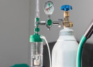 എംബസിയുടെ സിലിണ്ടർ സ്വരൂപണത്തിൽ പങ്കാളികളായി കോഴിക്കോട് ജില്ലാ പ്രവാസി ഫോറം oxygen-cylinder