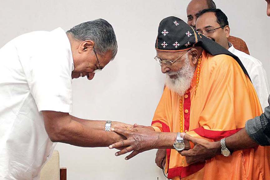 pinarayi vijayan with philipose mar chrysostam