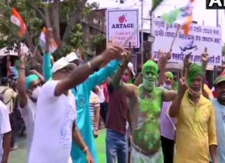 ബംഗാളില് നിരോധനം ലംഘിച്ച് തൃണമൂല് പ്രവര്ത്തകരുടെ ആഹ്ളാദപ്രകടനം tmc worker_protocol violation