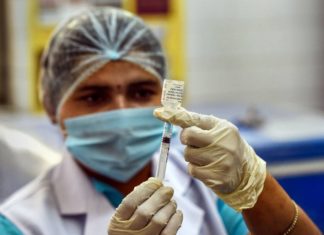 ക്ഷാമം തുടരുന്നു; 18 കഴിഞ്ഞവർക്കുള്ള വാക്സിൻ വിതരണത്തിൽ അനിശ്ചിതത്വം covid vaccination 18 +