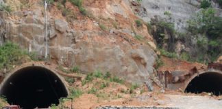 കുതിരാന് തുരങ്കം; മന്ത്രിമാരടങ്ങുന്ന സംഘം അടിയന്തരമായി സ്ഥലം സന്ദര്ശിക്കും kuthiran tunnel-A team of ministers will visit the place