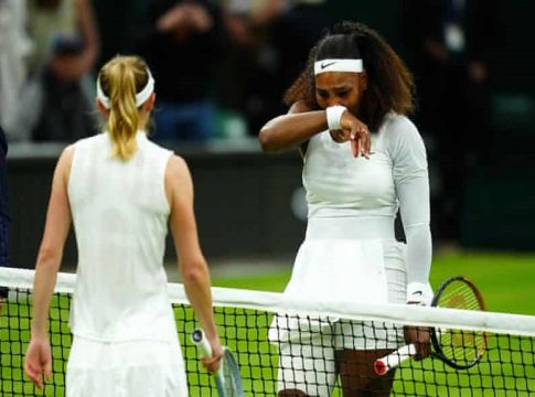 കോർട്ടിൽ തെന്നിവീണു; റെക്കോർഡ് സ്വപ്നങ്ങൾക്ക് തിരിച്ചടി; സെറീന കണ്ണീരോടെ മടങ്ങി