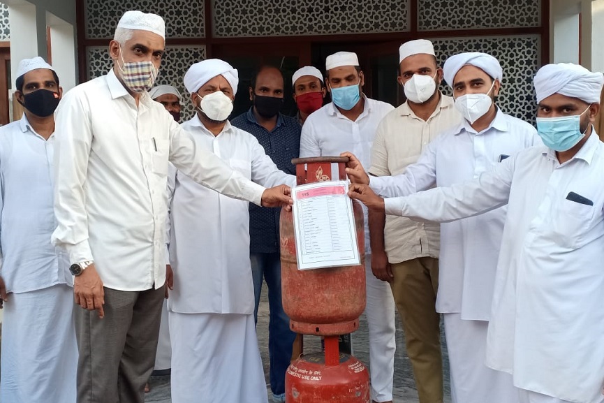 SYS tookover the LPG requirement for three years of the 'Santhwana Sadhanam' SYS tookover the LPG requirement for three years of the 'Santhwana Sadhanam'