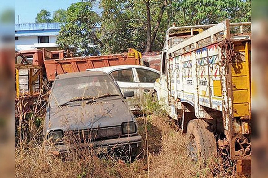 Dumping-Yard-chattanchal Attempted theft of vehicles in police custody; Four arrested