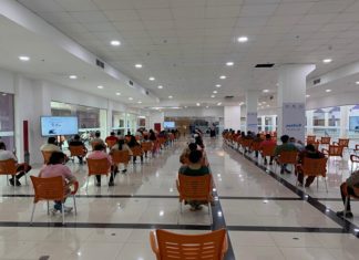 ബഹ്റൈനിൽ വിസാ കാലാവധി കഴിഞ്ഞവർക്കുള്ള സൗജന്യ വാക്സിൻ; രജിസ്ട്രേഷൻ തുടരുന്നു bahrain-vaccination-