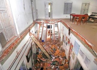 ഇഎസ്ഐ ആശുപത്രിയുടെ ഒന്നാംനില തകർന്നു; രണ്ട് ജീവനക്കാർക്ക് പരിക്ക്