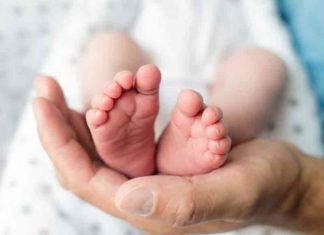 പ്രായം വെറും രണ്ട് മാസം; കുഞ്ഞിന് 24 മണിക്കൂറും സുരക്ഷയൊരുക്കി പോലീസ് Age just two months; Police provided 24-hour security for the baby