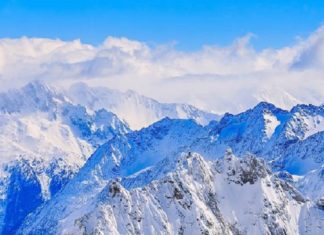 സ്വിറ്റ്സർലാൻഡിൽ ചെറുവിമാനവും ഗ്ളൈഡറും തകർന്നുവീണു; അഞ്ച് മരണം plane-glider-crash