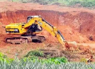 ലോക്ക്ഡൗണിന്റെ മറവിൽ അനധികൃത മണ്ണ് ഖനനം; തടഞ്ഞ് റവന്യൂ അധികൃതർ illegal-soil-mining-revenue-officials-blocked