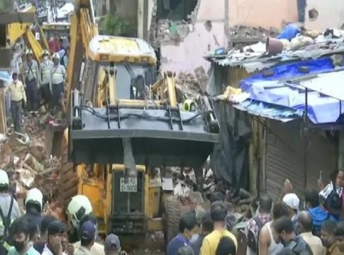 മുംബൈയില് കെട്ടിടം തകര്ന്ന് അപകടം; മരണം 11 ആയി mubai building accident