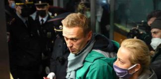 Russian court outlaws Alexei Navalny groups, labels them 'extremist'