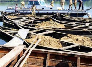 Sand transport in Kadalundippuzha; 500 sacks of sand and boats were seized