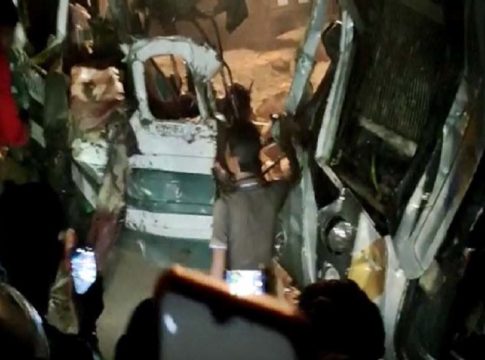 കാൺപുരിൽ മിനിബസും ജെസിബിയും കൂട്ടിയിടിച്ച് അപകടം; 17 മരണം, 5 പേർക്ക് പരിക്കേറ്റു accident in Kanpur